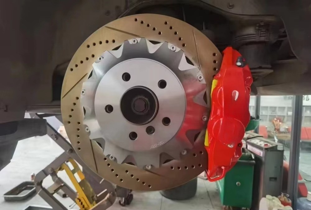 طقم فرامل FECCR OEM ODM أمامي  - مراجعة Forged Front Brake Caliper 4 Piston وسعره