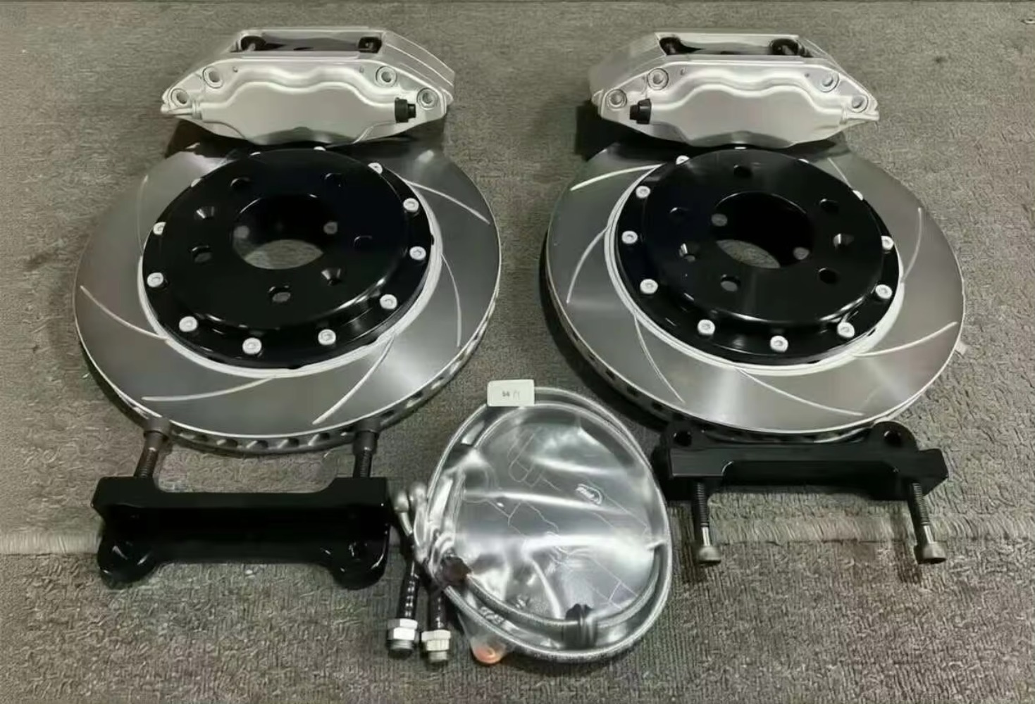 مجموعة فرامل سباق جديدة عالية  - مراجعة Forged Front Brake Caliper 4 Piston وسعره